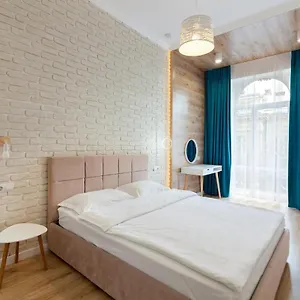 Leogrand Three Bedrooms Vip On Kniazia Romana 12 , Львов Украина